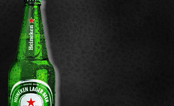 Heineken Bier op achtergrond — Stockfoto