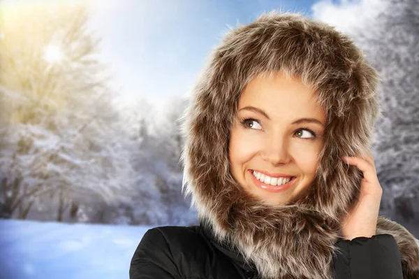 冬服の若い女性の肖像画 — ストック写真