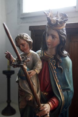 Antik Katolik kilisesi kapalı mekanda ayrıntılar, küçük İsa 'lı Aziz Mary, Zagreb, Hırvatistan ve Avrupa' nın çevreleri