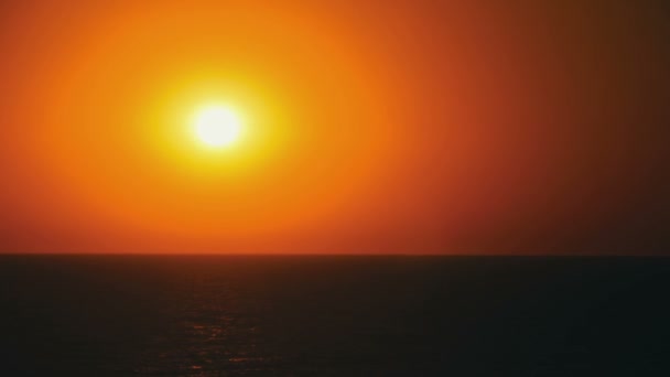 Sonnenuntergang über dem Meer — Stockvideo