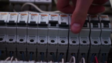 Elektrik sigorta kutusu geçiş