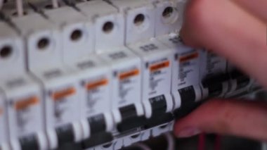 Elektrik sigorta kutusu geçiş