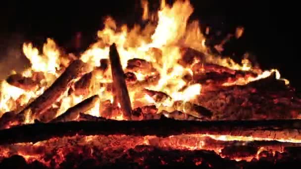 Φωτιά το βράδυ — Αρχείο Βίντεο