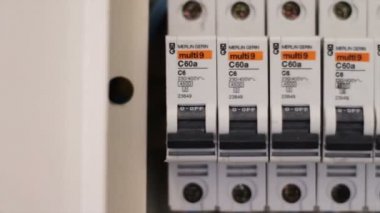 Elektrik sigorta kutusu geçiş