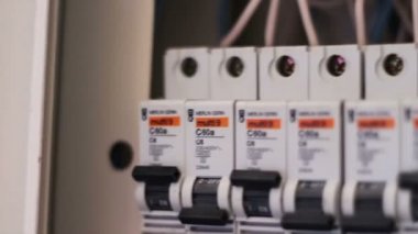 Elektrik sigorta kutusu geçiş