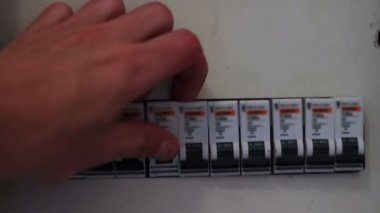 Elektrik sigorta kutusu geçiş