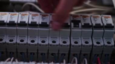 Elektrik sigorta kutusu geçiş