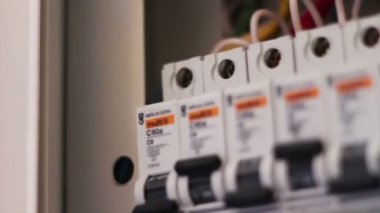 Elektrik sigorta kutusu geçiş