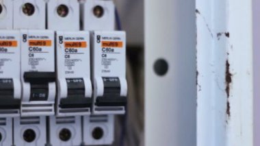 Elektrik sigorta kutusu geçiş