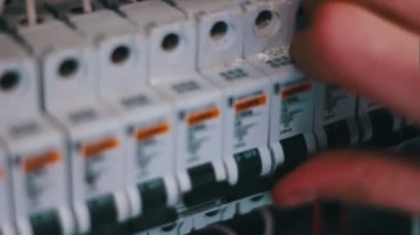 Elektrik sigorta kutusu geçiş