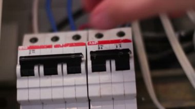 Elektrik sigorta kutusu geçiş