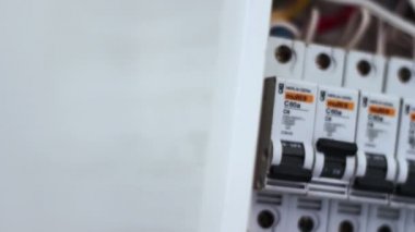 Elektrik sigorta kutusu geçiş