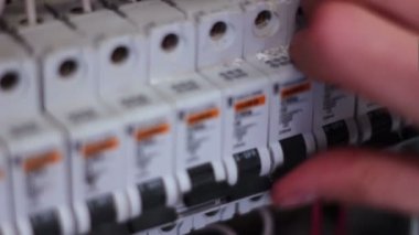Elektrik sigorta kutusu geçiş