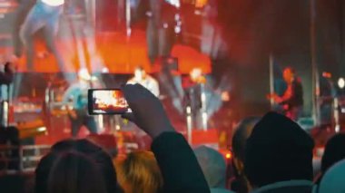 Müzisyenler performans konserinde filme