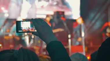 Müzisyenler performans konserinde filme