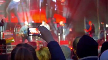 Müzik Festivali'nde konser kalabalık