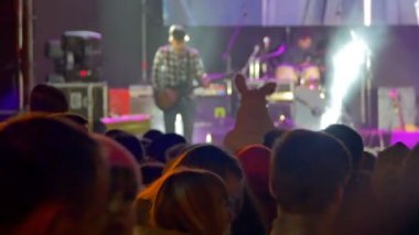 Müzik Festivali'nde konser kalabalık