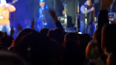 Müzik Festivali'nde konser kalabalık