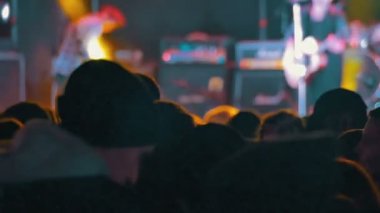 Müzik Festivali'nde konser kalabalık
