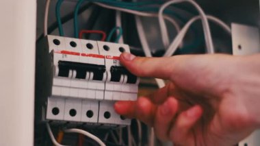 Elektrik sigorta kutusu geçiş