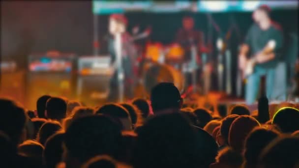 Multitud en concierto de rock — Vídeo de stock