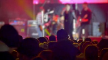 Müzik Festivali'nde konser kalabalık