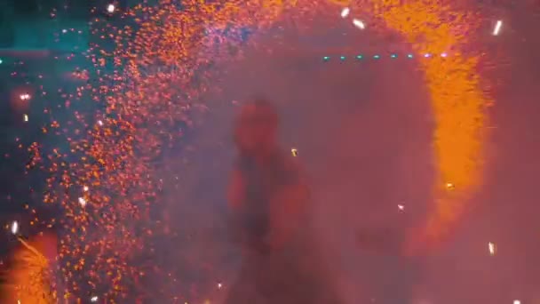 Brand Toon prestaties en vuurwerk op Concert. Slow Motion — Stockvideo