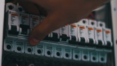 Elektrik sigorta kutusu geçiş