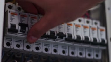 Elektrik sigorta kutusu geçiş