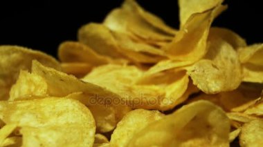 Patates cipsi Siyah Arkaplanda Dönüyor