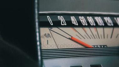 Retro araba hız göstergesi.
