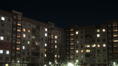 Gece Penceresi Işığı Değişen Çok Katlı Bina