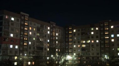 Gece Penceresi Işığı Değişen Çok Katlı Bina