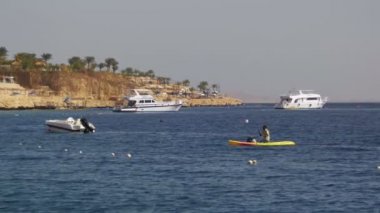 Red Sea, Mısır botlara görünümünü manzara.