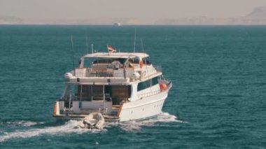Tekne yüzen Red Sea'deki/daki cruise