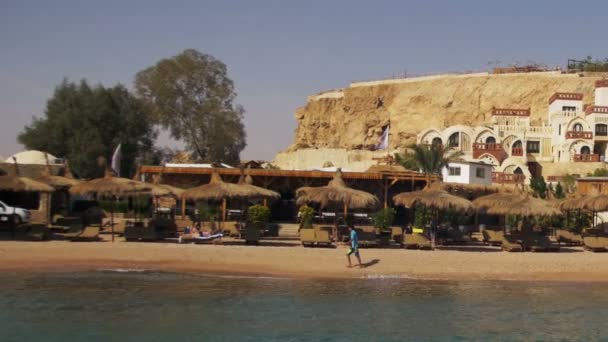 Playa en Egipto. Resort Costa del Mar Rojo — Vídeos de Stock