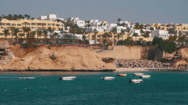 Barcos de motor en ancla en el Mar Rojo . — Vídeos de Stock