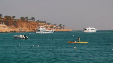 Red Sea, Mısır botlara görünümünü manzara.