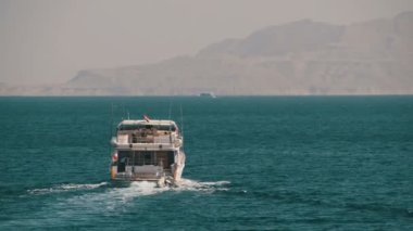 Tekne yüzen Red Sea'deki/daki cruise