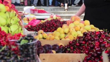 Vitrin meyve pazarında