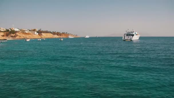 Vista Paisagem dos Barcos no Mar Vermelho, Egito . — Vídeo de Stock