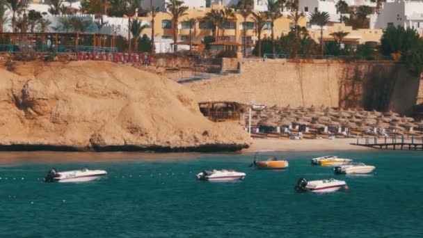 Barcos de motor en ancla en el Mar Rojo . — Vídeos de Stock