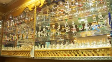 Aromatik yağ ve parfüm Arapça dükkanda. Sharm El Sheikh, Mısır