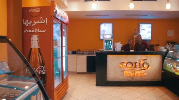 Verkopers in de winkel in Sharm El Sheikh, Egypte — Stockvideo
