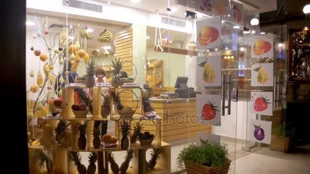 Lojas com produtos asiáticos na Soho Square, Sharm El Sheikh, Egito — Vídeo de Stock