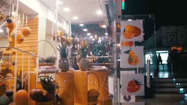 Lojas com produtos asiáticos na Soho Square, Sharm El Sheikh, Egito — Vídeo de Stock