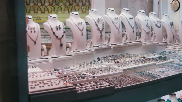 Showcase loja joalheiro ornamentos . — Vídeo de Stock