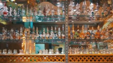 Aromatik yağ ve parfüm Arapça dükkanda. Sharm El Sheikh, Mısır