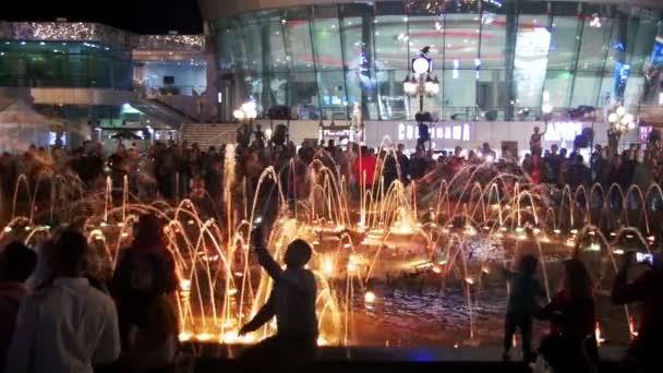 Fuente en la Plaza del Soho en la noche, Egipto — Vídeo de stock