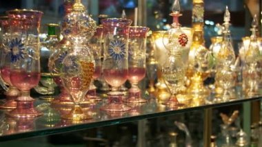 Şişe parfüm yapma görüntülenen üst üste kullanılan yağlar temel